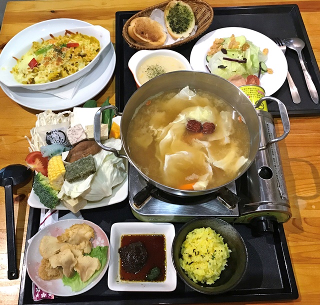 幸福10號店．蔬食．咖啡．下午茶~基隆素食、巷弄間鄉村風