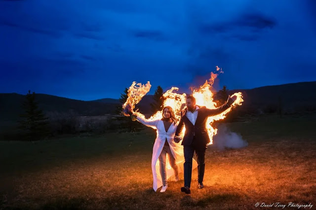 شادی یادگار بنانے کیلئے دُولہا دُلہن نے خود کو آگ لگا لی