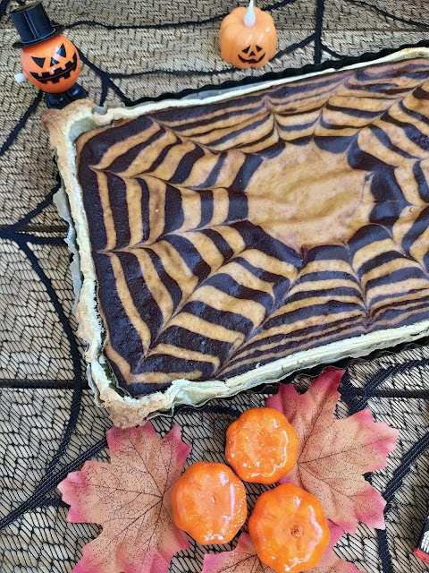 Tarta telaraña de calabaza y chocolate. Recetas de Halloween, Todos los santos, Dia de muertos. Otoño. Autumn. Recetas fáciles temáticas. Cuca