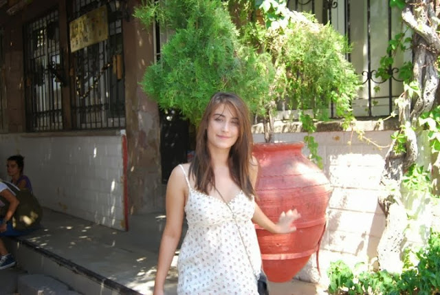 Turkish hot actress Hazal kaya hot photos images and pictures gallery.