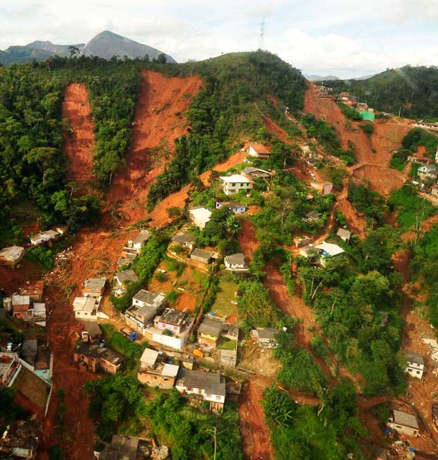 Imagem área mostra devastação em área de Nova Friburgo