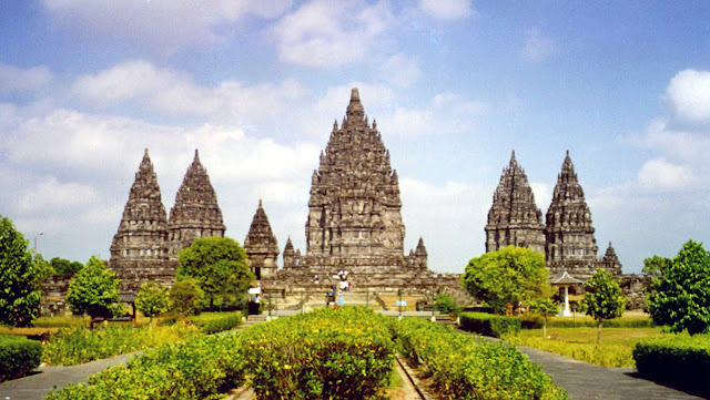  Candi Prambanan