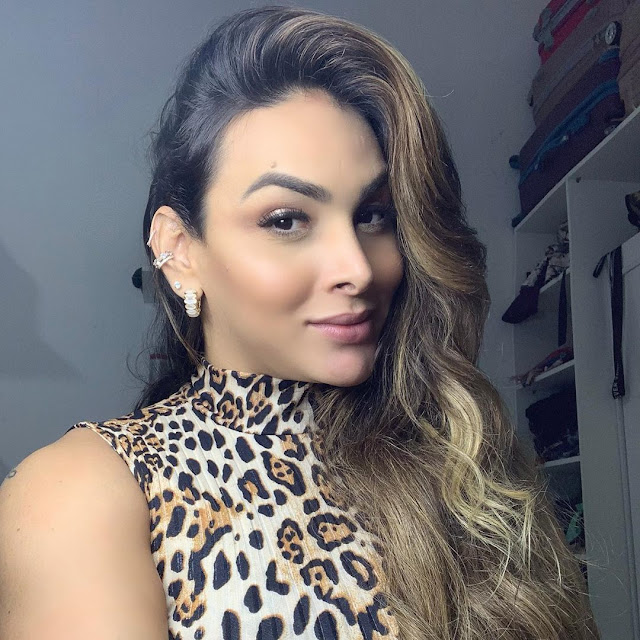 Thaynna Dantas – Most Beautiful Brazilian Transgender in Leoprad Print Dress Instagram