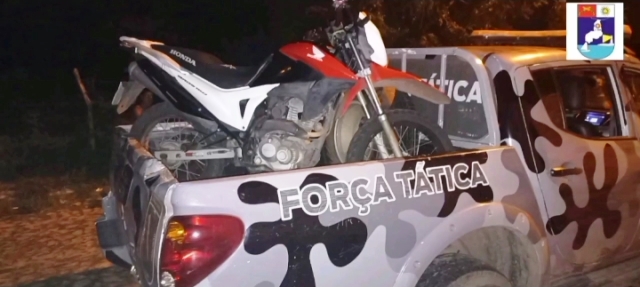 Policiais da Força Tática recuperam moto pouco tempo depois de ser tomada de assalto em Parnaíba