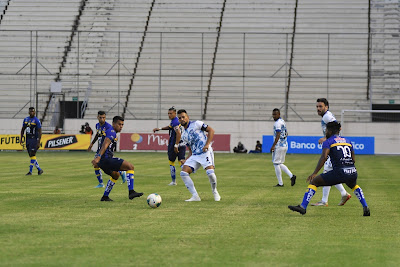 Delfín hizo respetar la casa contra Emelec