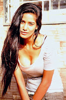 Poonam pandey deep cleavage show