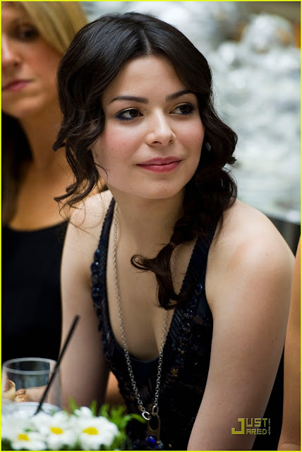 Miranda Cosgrove Hairstyles: Teenage Girls Hairstyle Ideas