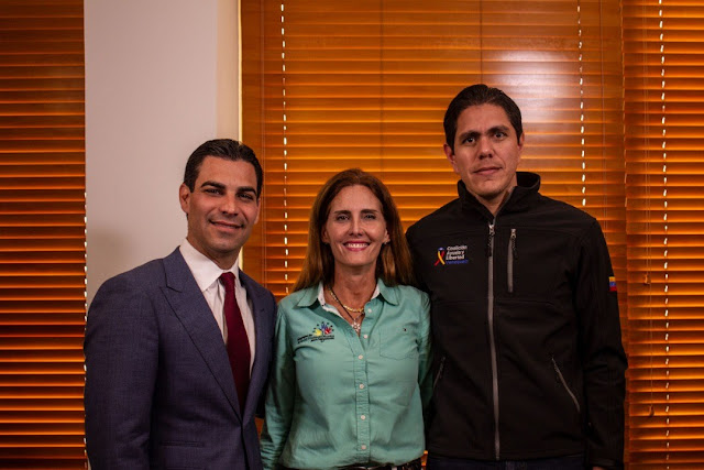 Alcalde de Miami y Marisol Diéguez responsable de Coalición Ayuda Humanitaria en Florida para Venezuela.