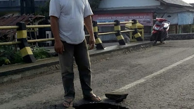 Jembatan Brengkol Ambrol, Pengendara yang Melintas Harap Hati-Hati 