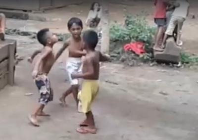 Video 3 Bocah Lagi Asik Joget Ini Viral, Indahnya Masa Kecil