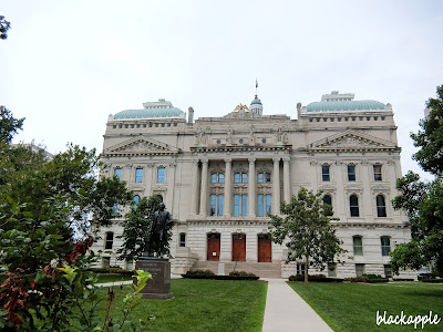 Day trip to Indiana_Indiana statehouse_by black apple