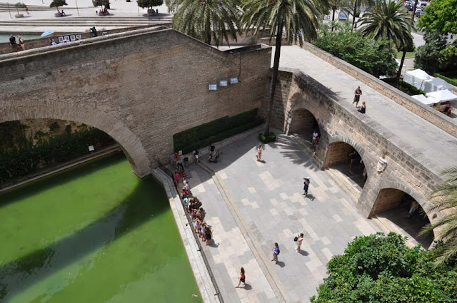 Green_Pear_Diaries_Palma_Mallorca_palacio-almudaina_Alexandra-Proaño