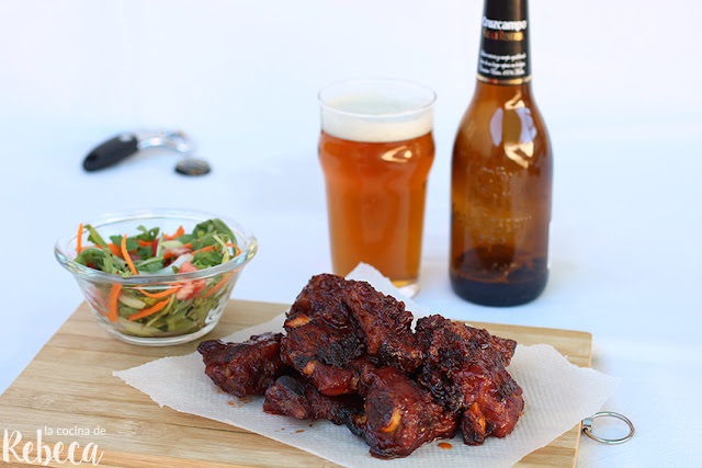 Costillas asadas con salsa barbacoa