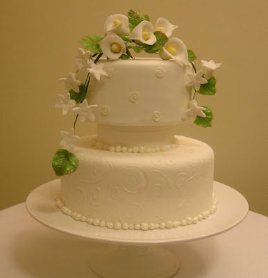 simple wedding cakes with flowers. A small wedding cake with