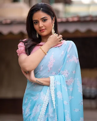 Telugu Tv Anchor Sreemukhi latest Saree Photoshoot