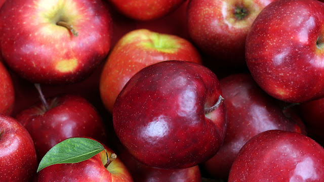 Benefits of eating red apples before bed
