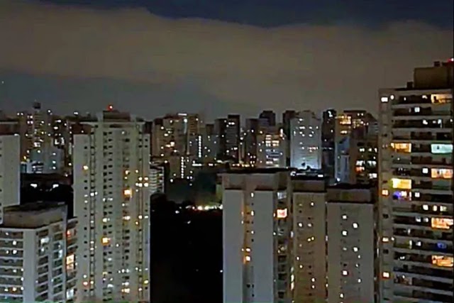 Após 53 horas, moradores de São Paulo comemoram volta da energia elétrica em clima de ‘Copa do Mundo’