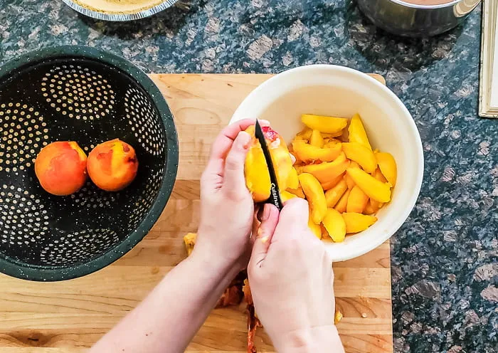 slice peaches into 1/4" wedges