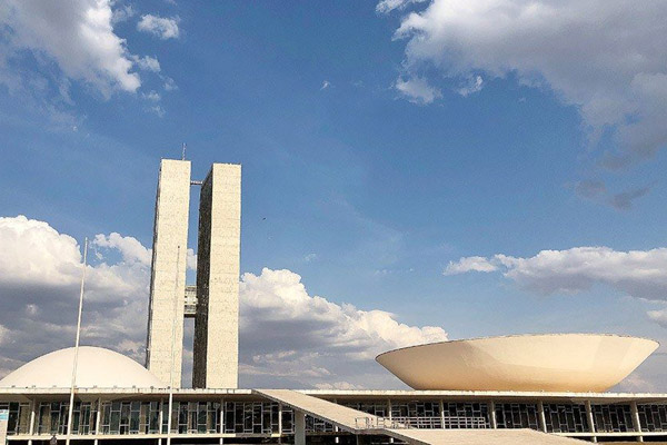 Congresso reage e apresenta 200 emendas contra privatização da Caixa