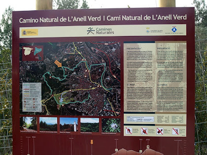 Plafó informatiu del Camí Natural de l'Anell Verd de Sant Boi a la cruïlla de Can Salgado