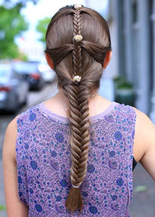 Peinados con trenzas fáciles y bonitas : Trenza de espiga decorada