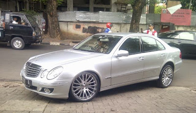 Mobil Mercedes Benz elegan