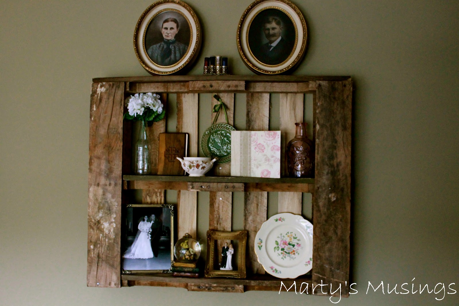 pallet shelf | Great Ideas &amp; Creat-Craft-ivity!!!! | Pinterest