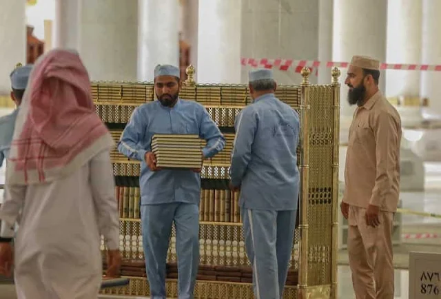 Providing Braille Qurans for the blind inside the Prophet's Mosque - Saudi-Expatriates.com