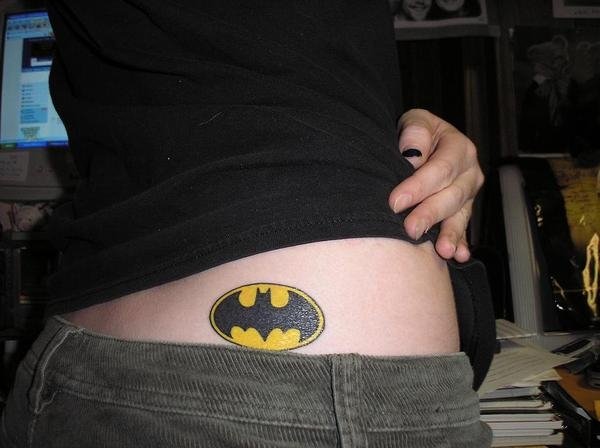 OK, You gotta admit that this new BATMAN TATTOO that our friend Alex We've seen lots of rose tattoos and an occasional Batman tattoo, but this is unique in