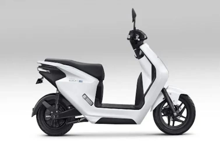 Honda EM1 e: Revolusi Pasar Sepeda Motor Listrik di Indonesia dengan Desain Inovatif