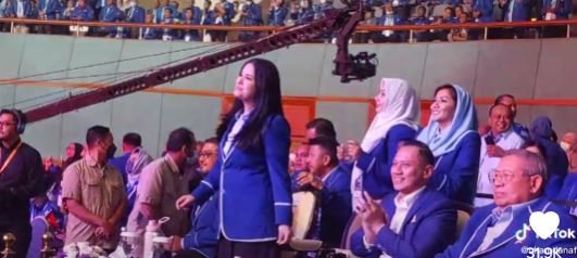 Wow, Inilah Gaya Santuy & Cuek Annisa Pohan Joget di Depan AHY & SBY, Lincah & Asyik Banget