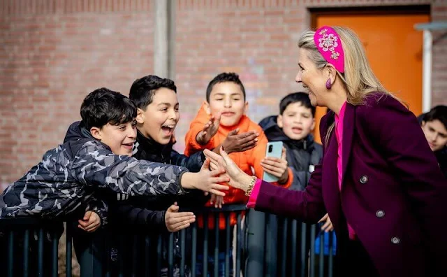 Queen Maxima wore a tailored double-breasted purple blazer suit by Zara. NamJosh geometric embellished pink headband