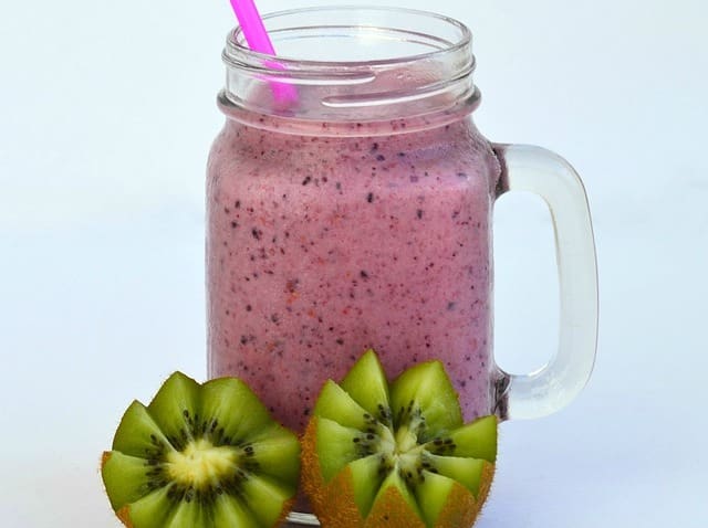 organic fruit and veggie slimming detox smoothie drink recipe www.myfrugalfitness.com