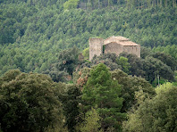 El Castell de Sant Climent de L'Espunyola des de la cruïlla de l'església de Sant Climent