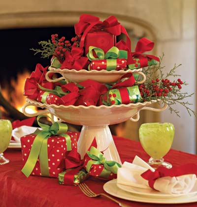 Ginnie's Gems: CHRISTMAS TABLE CENTERPIECE