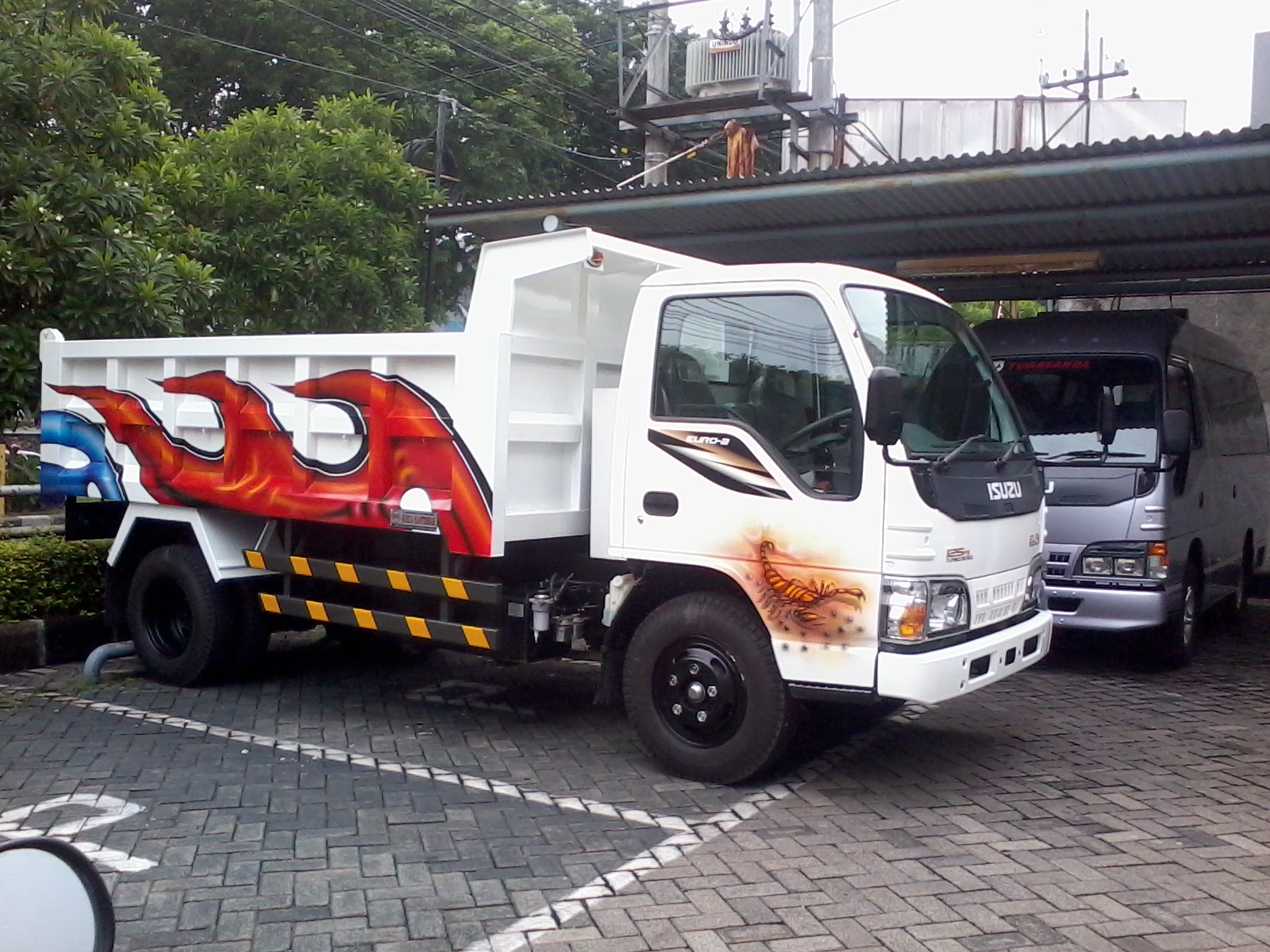  Gambar  Modifikasi  Mobil Isuzu Elf  Terkeren Dan Terlengkap 