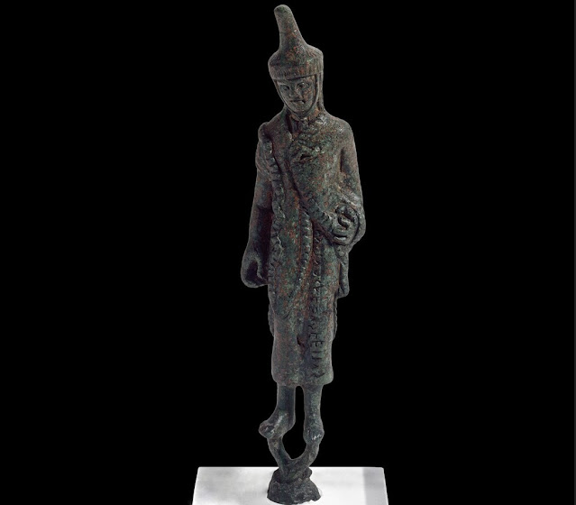 Aruspice  - Dalla riva destra del Tevere bronzo a fusione piena IV secolo a. C. - Musei Vaticani