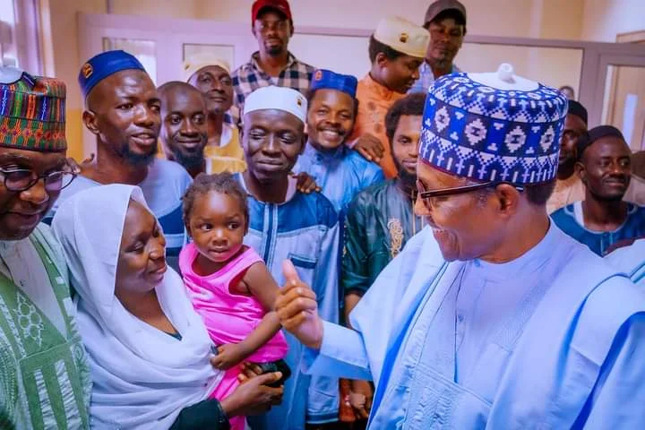 President Buhari meets Freed Abuja-Kaduna Train Victims in Kaduna State on 6th Oct 2022