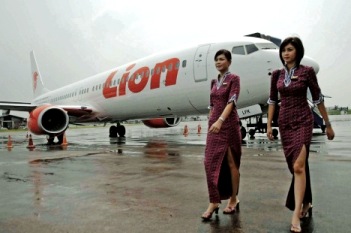 Gambar Pesawat Pramugari Cantik Lion Air