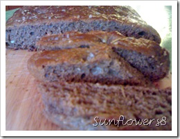 Focaccia nera ai cereali