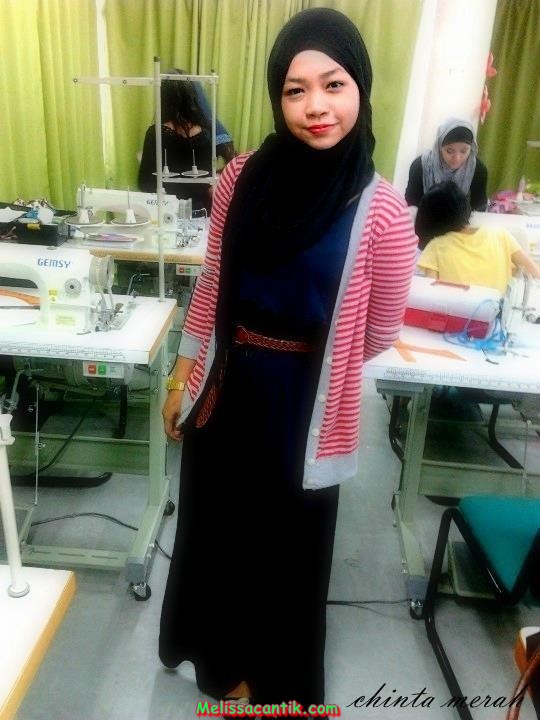 Foto Cewek ABG Berhijab Labil Remes Payudara Sendiri