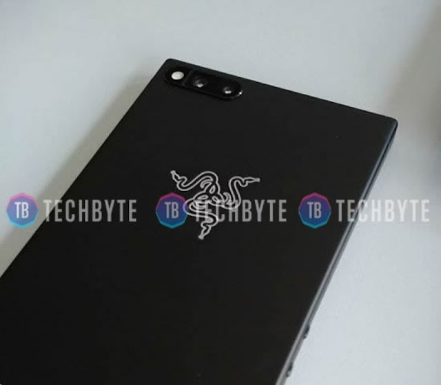 Razer's upcoming smartphone appears in the wild [Photo]