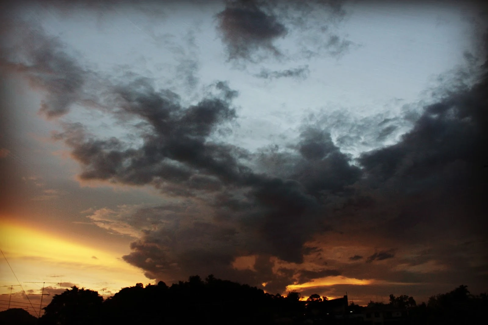 Foto-foto Senja Yang Indah Dan Menarik