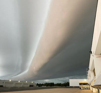 forme de nuage créée par les chemtrails