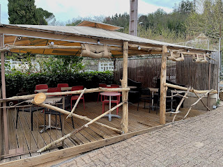 Terrasse côté Parking