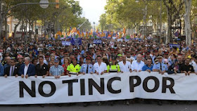 http://www.spiegel.de/panorama/barcelona-500-000-menschen-demonstrieren-gegen-terror-und-gewalt-a-1164748.html