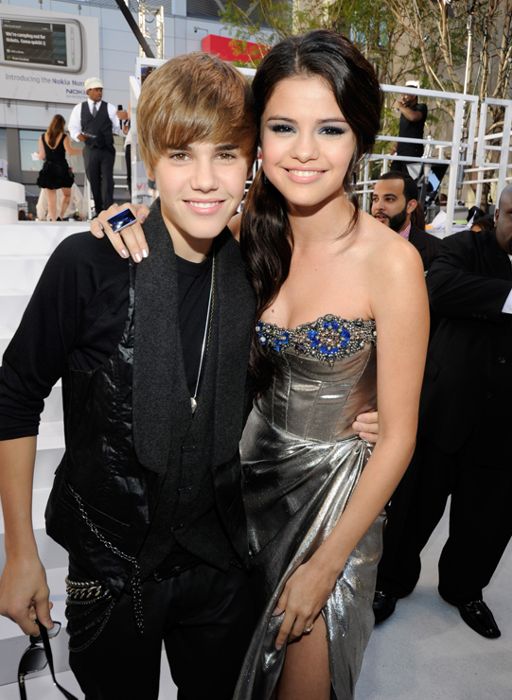 imagenes de justin bieber y su novia. justin bieber y su novia 2011.