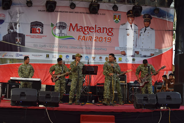 Guntur Geni Band Yonarmed 11 Kostrad Hibur Warga Magelang