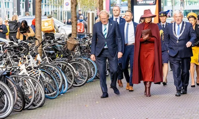 Queen Maxima wore a burgundy red wool dres by Natan. Valentino burgundy wool and cashmere-blend cape coat