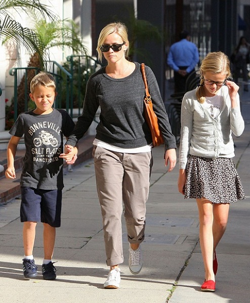 reese witherspoon kids 2011. Reese Witherspoon avec ses